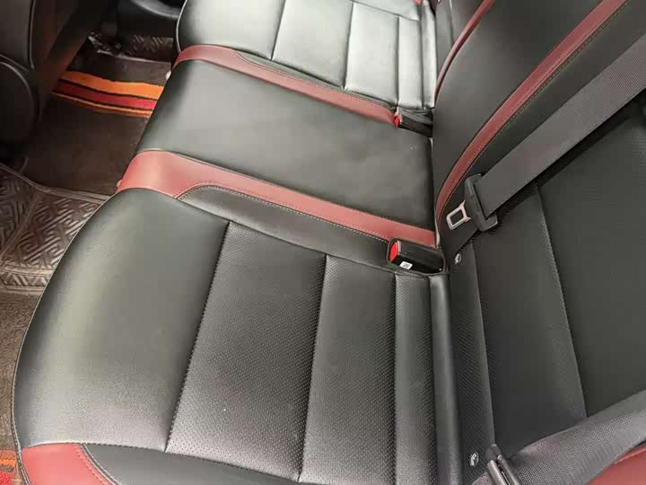 Фото 8 - Geely Coolray