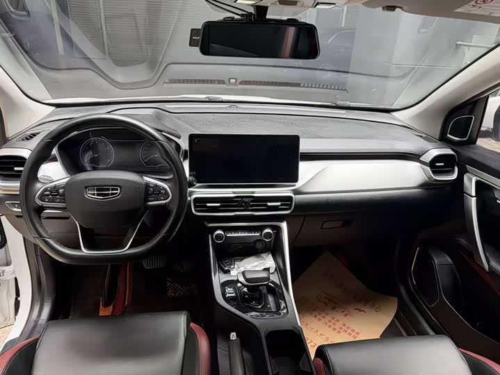 Фото 9 - Geely Coolray