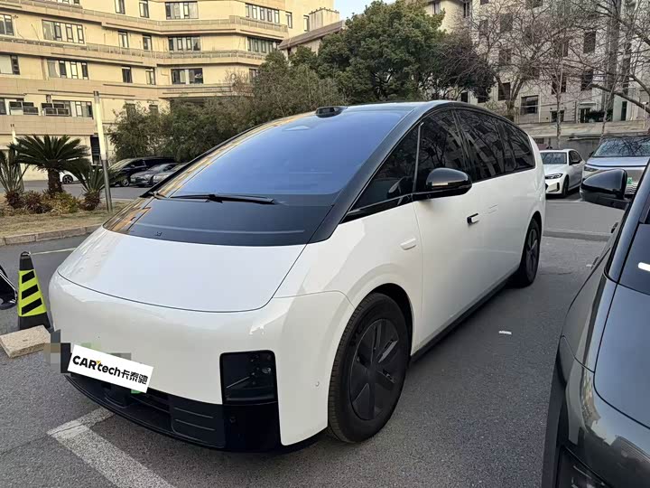 Фото 1 - LiXiang Mega