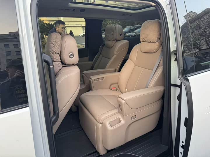 Фото 4 - LiXiang Mega