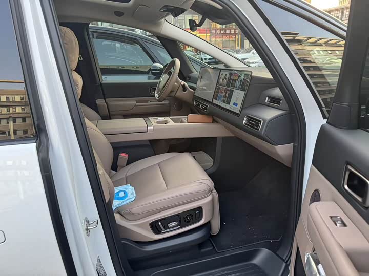 Фото 7 - LiXiang Mega