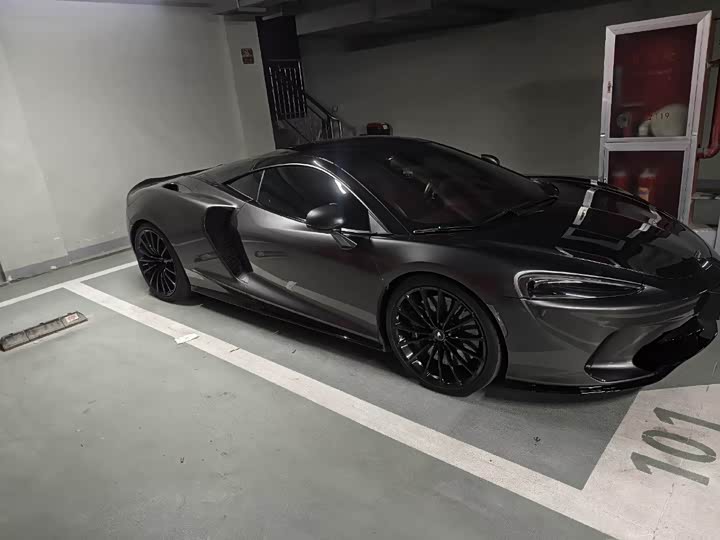 Фото 2 - McLaren GT