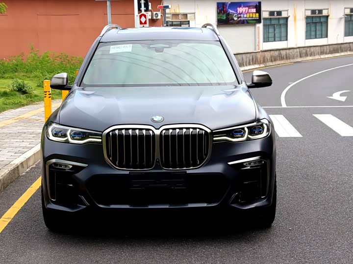 Photo 2 - BMW X7