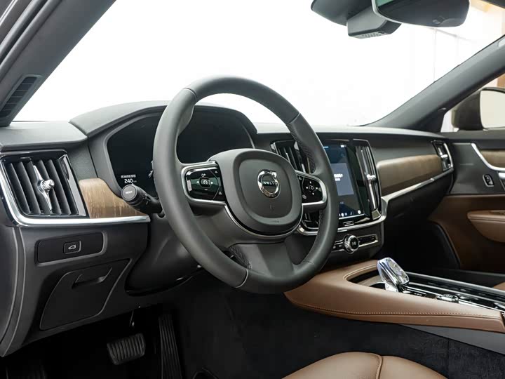 Фото 6 - Volvo V90