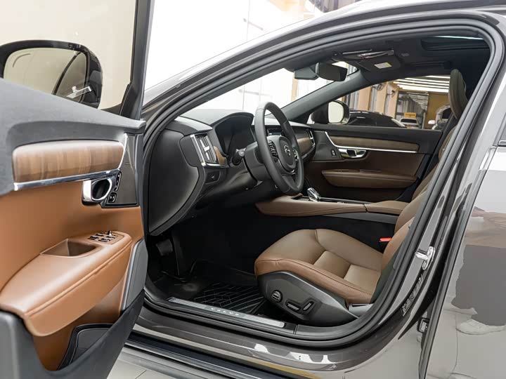 Фото 7 - Volvo V90