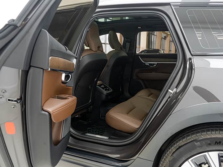 Фото 8 - Volvo V90