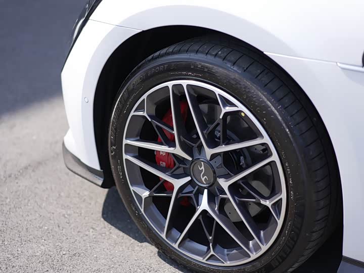 Фото 6 - BYD Yangwang U7