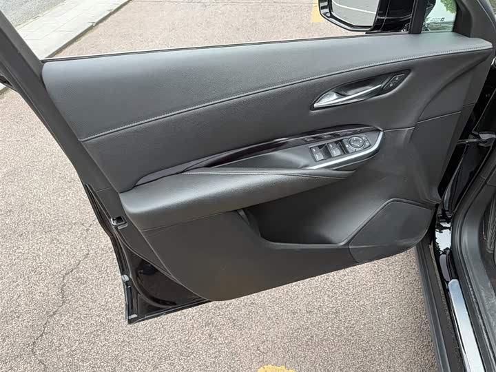 Фото 6 - Cadillac XT4