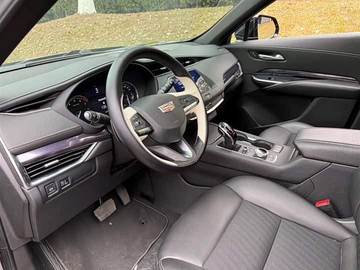 Фото 7 - Cadillac XT4