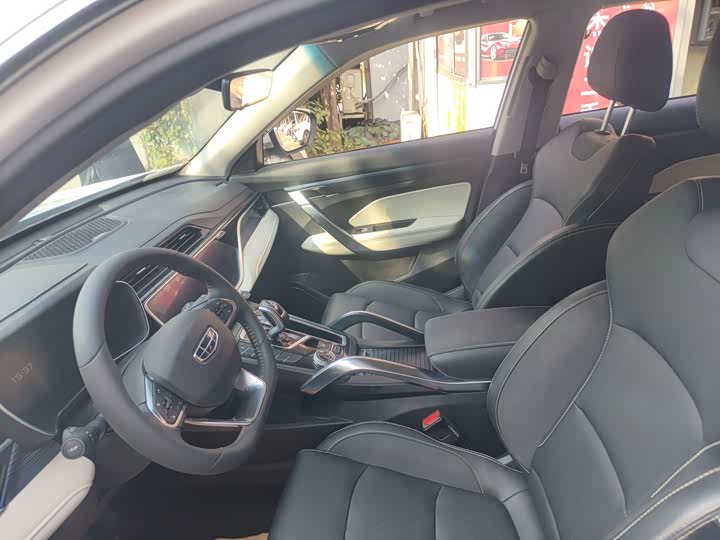 Фото 5 - Geely Atlas