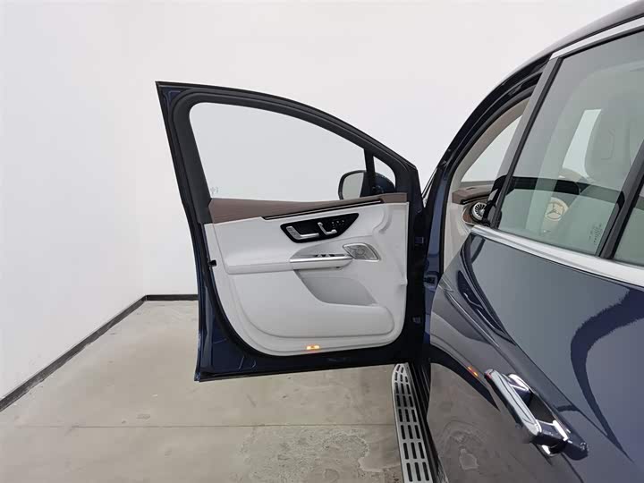 Фото 8 - Mercedes-Benz EQE SUV