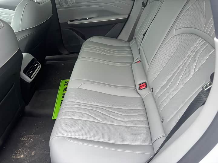 Фото 6 - Geely Galaxy E8