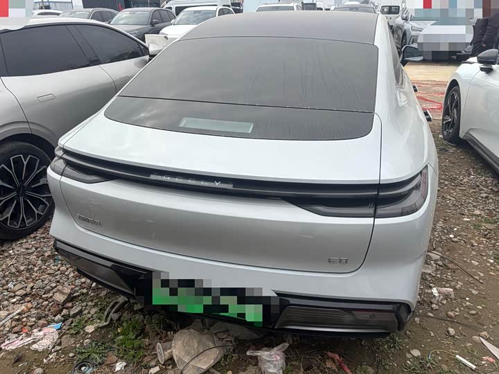 Фото 8 - Geely Galaxy E8