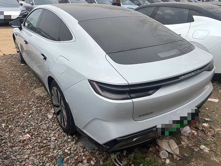 Фото 9 - Geely Galaxy E8