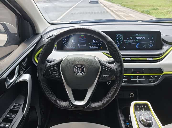 Photo 9 - Changan BenBen E-Star