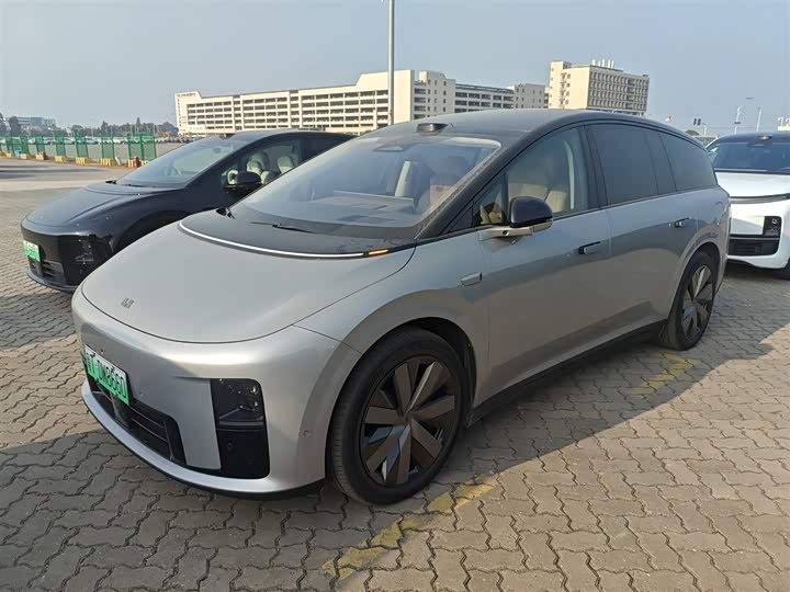 Фото 1 - LiXiang i8