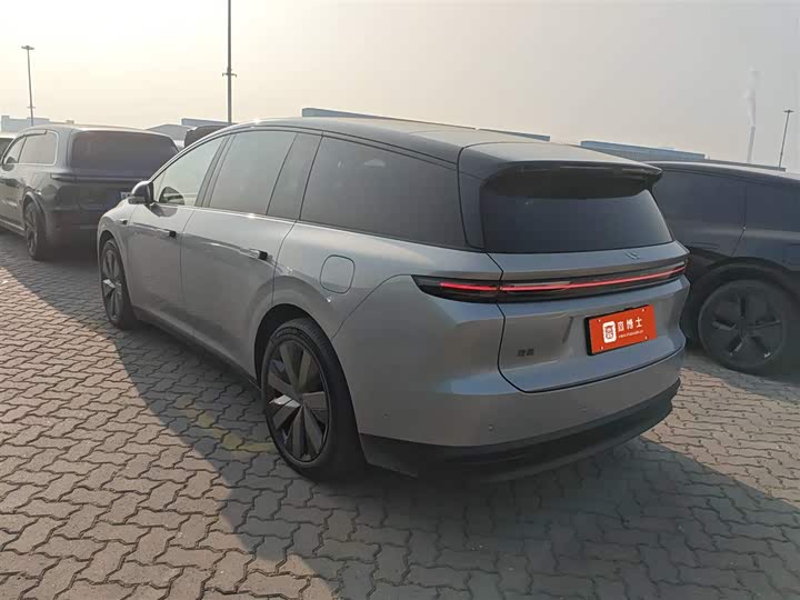 Фото 3 - LiXiang i8