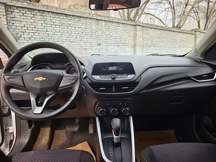 Фото 4 - Chevrolet Onix (Cavalier)