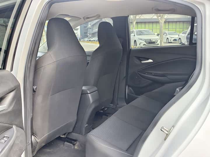 Фото 6 - Chevrolet Onix (Cavalier)