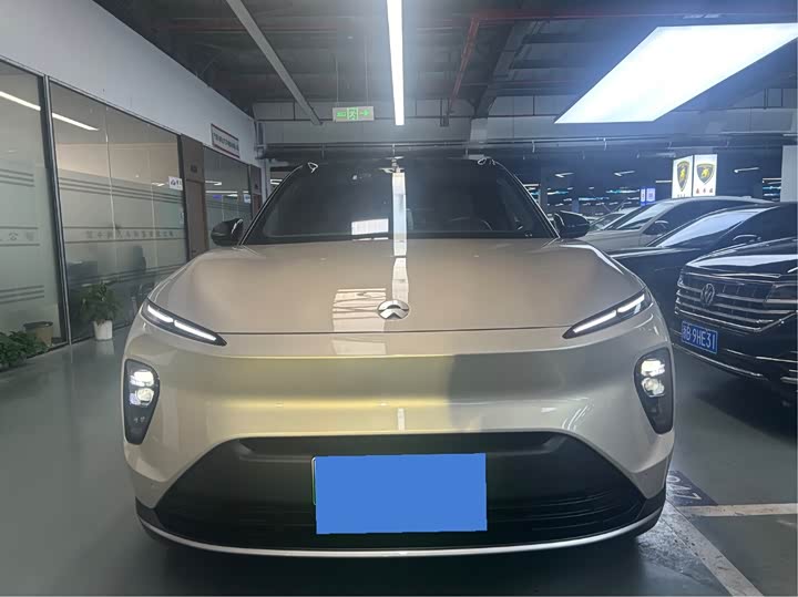 Photo 2 - Nio ES8