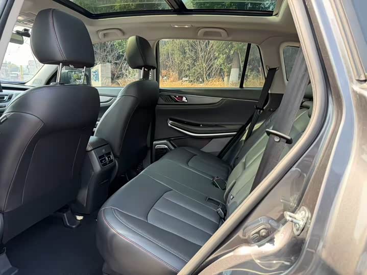 Фото 8 - Changan CS75