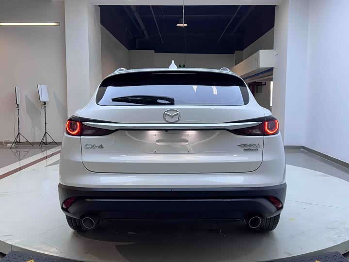 Photo 5 - Mazda CX-4