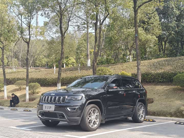 Photo 1 - Jeep Grand Cherokee