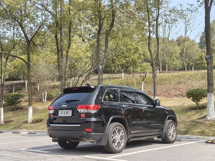 Photo 5 - Jeep Grand Cherokee