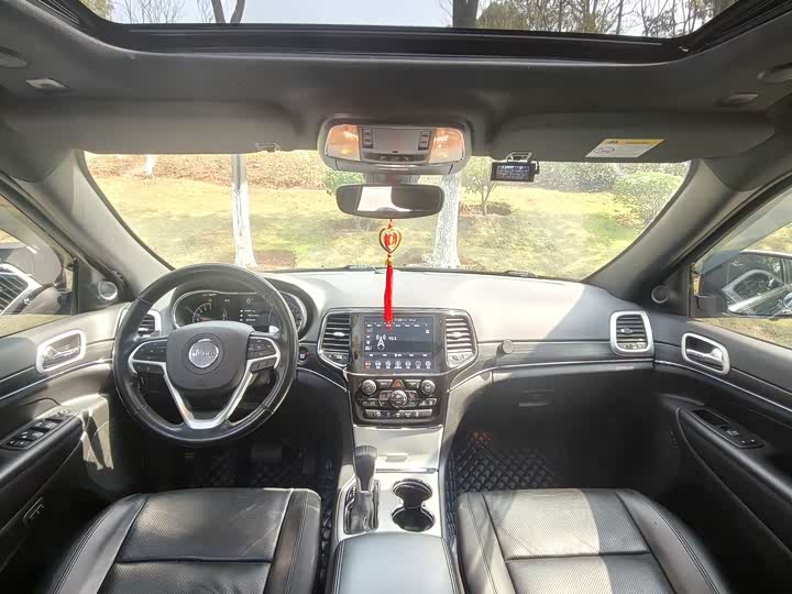 Photo 7 - Jeep Grand Cherokee