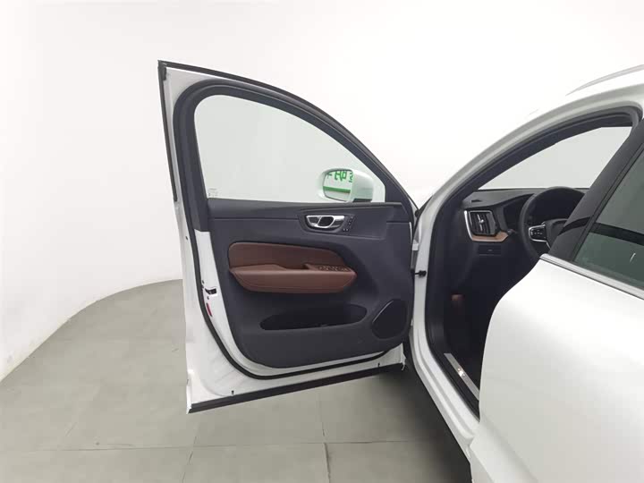 Фото 8 - Volvo XC60