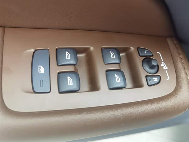 Фото 9 - Volvo XC60