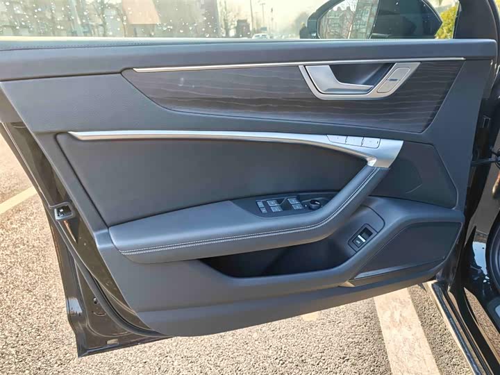 Фото 6 - Audi A6L