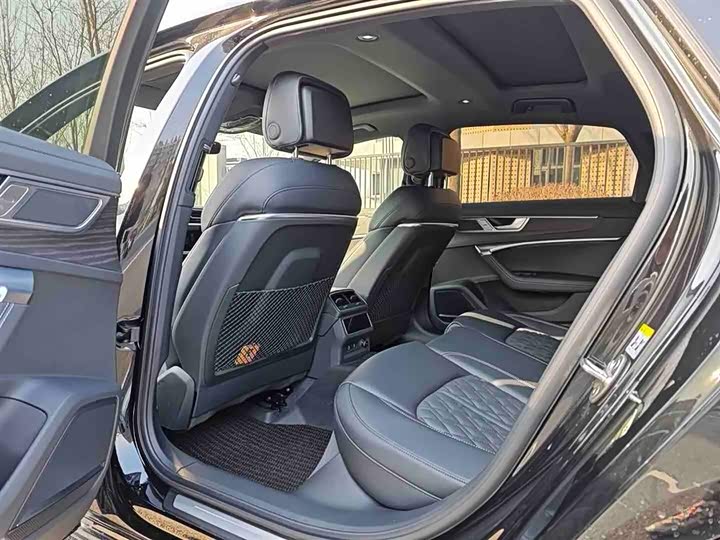 Фото 9 - Audi A6L