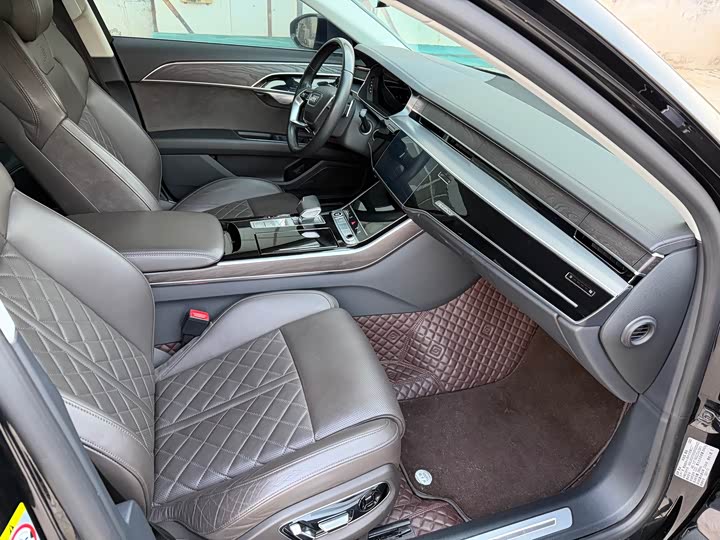 Фото 5 - Audi A8