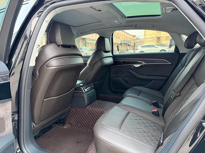 Фото 6 - Audi A8