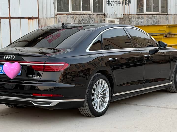 Фото 9 - Audi A8