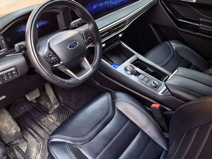 Фото 6 - Ford Explorer