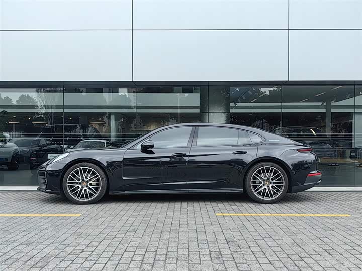Фото 2 - Porsche Panamera