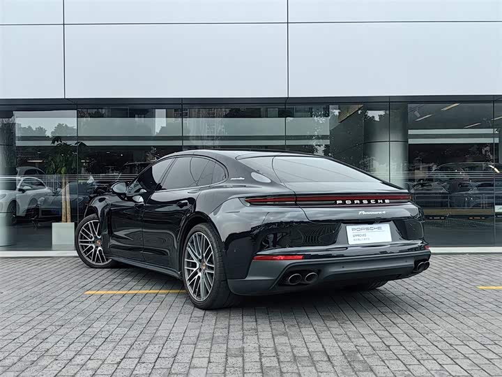 Фото 3 - Porsche Panamera