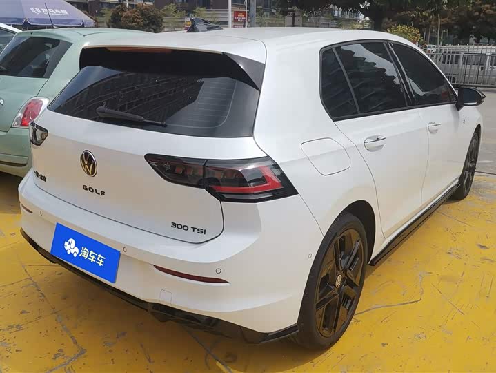 Photo 3 - Volkswagen Golf