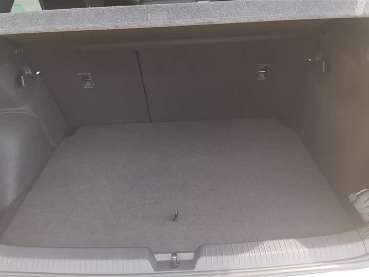 Photo 4 - Volkswagen Golf