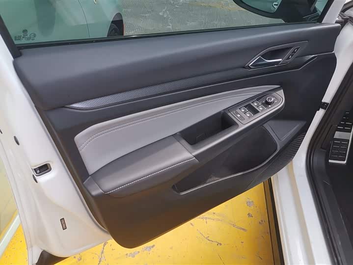 Photo 7 - Volkswagen Golf