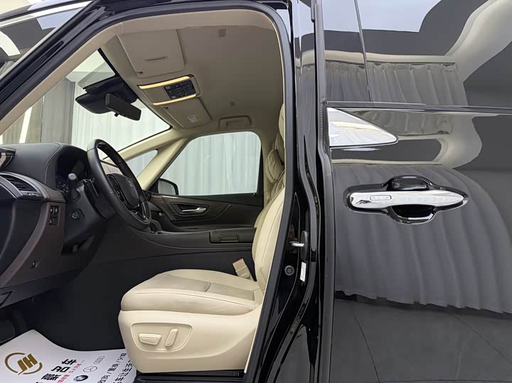 Photo 4 - Toyota Alphard