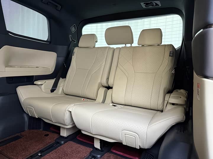 Photo 7 - Toyota Alphard