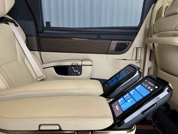 Photo 9 - Toyota Alphard