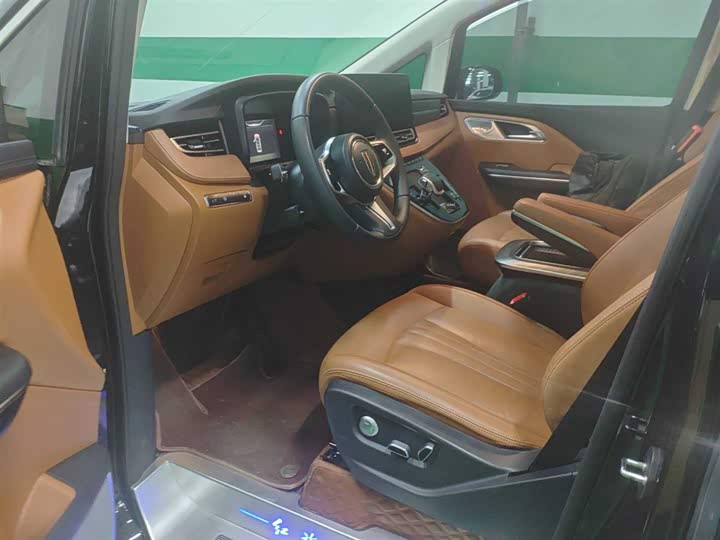 Photo 2 - Hongqi HQ9 Hybrid