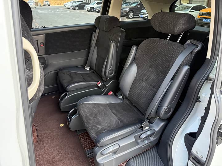 Фото 5 - Honda Elysion