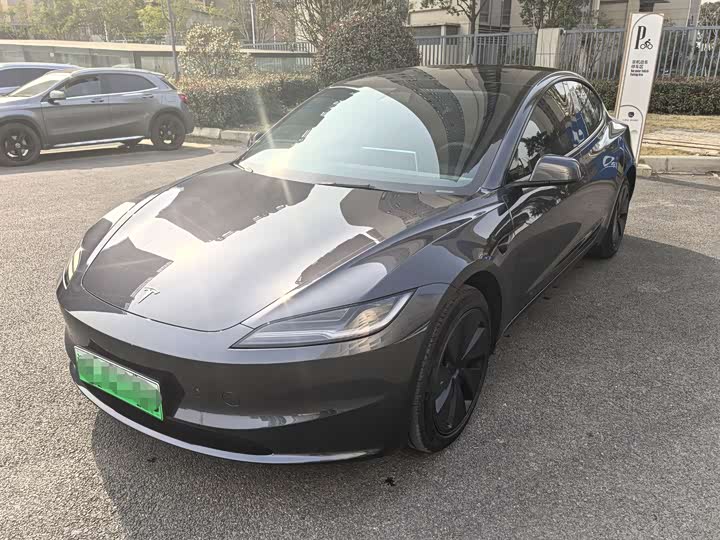 Фото 1 - Tesla Model 3