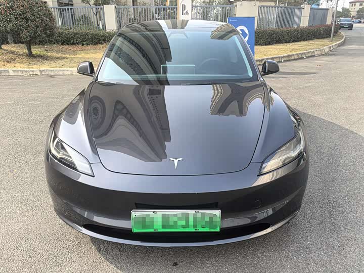 Фото 2 - Tesla Model 3