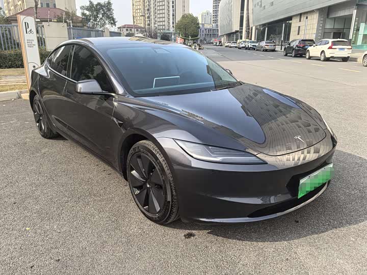 Фото 3 - Tesla Model 3